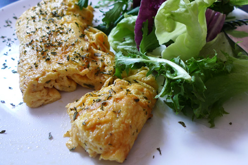recipe goodness :: mastering julia child's rolled french omelet